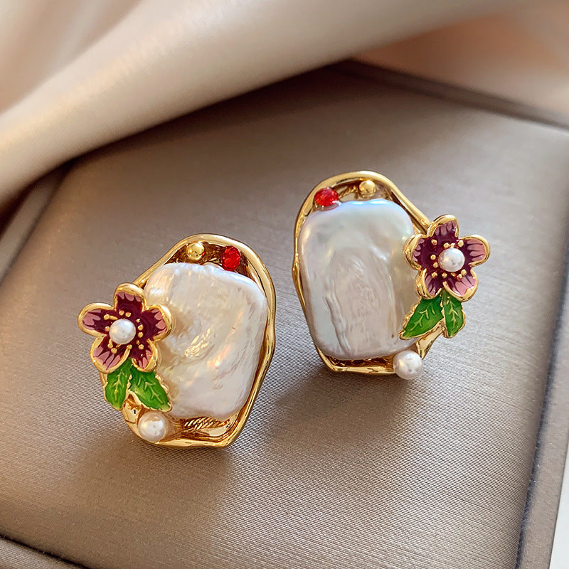 Beautiful Pearl Earring with Unique Style