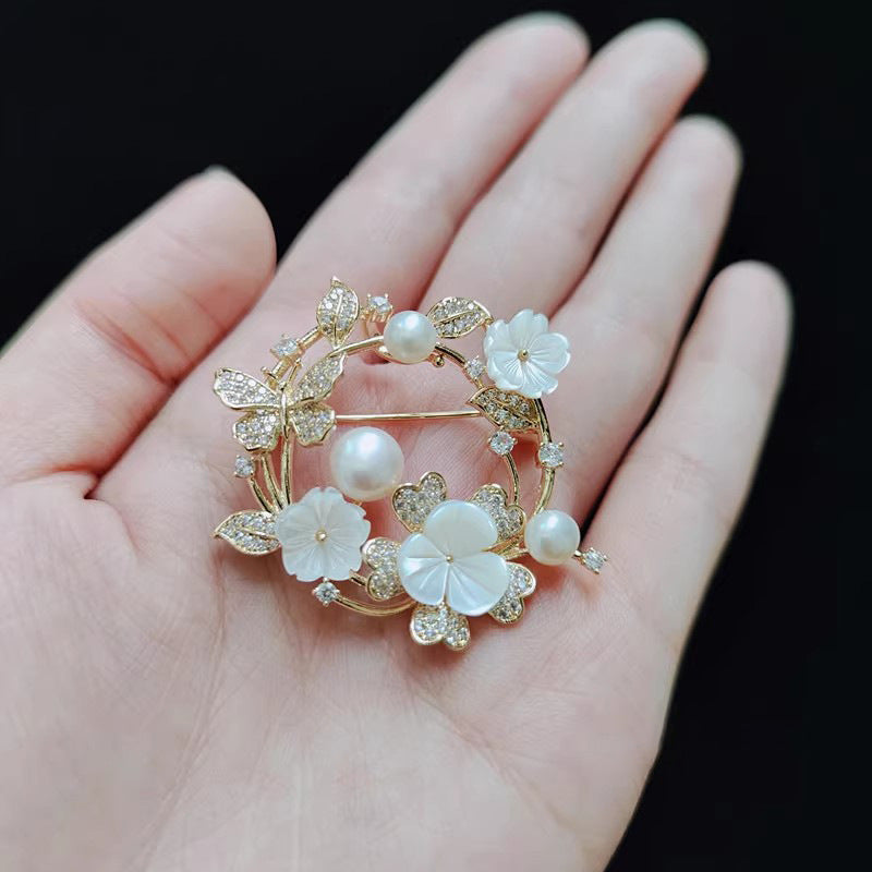 Romantic Pearl Piece for Special Moments