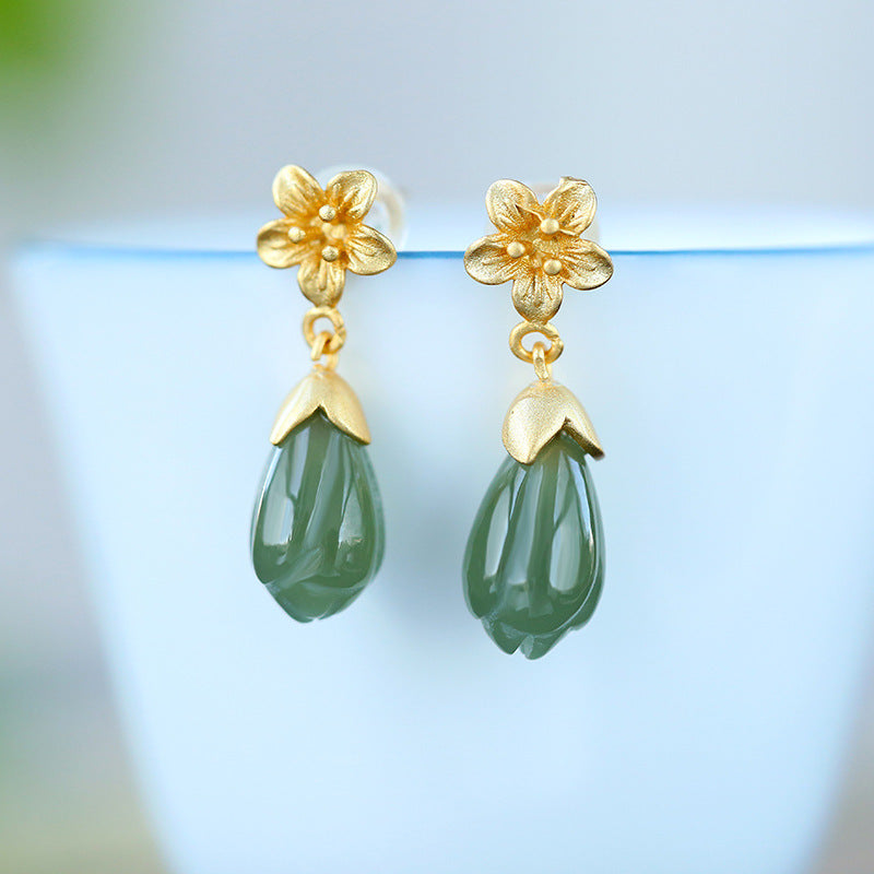 Classic Gold Earring with Timeless Appeal