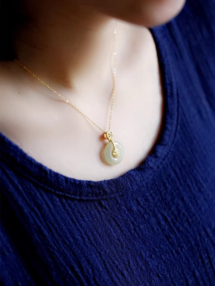 Classic Gold Necklace with Timeless Appeal