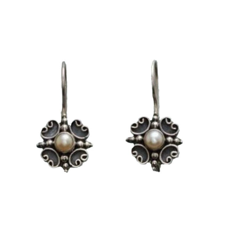 Charming Silver Earring for Any Occasion