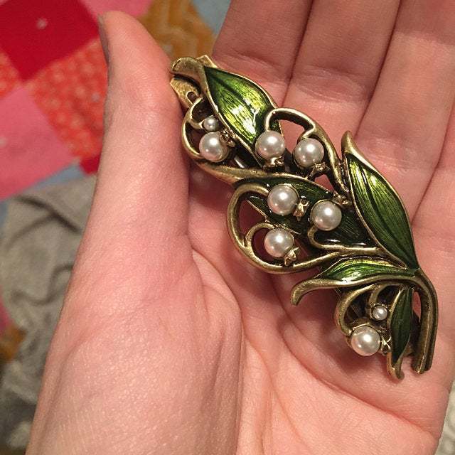 Classic Pearl Piece with Timeless Appeal