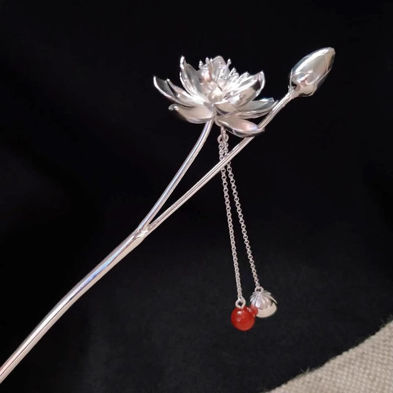 Classic Silver Piece with Timeless Appeal