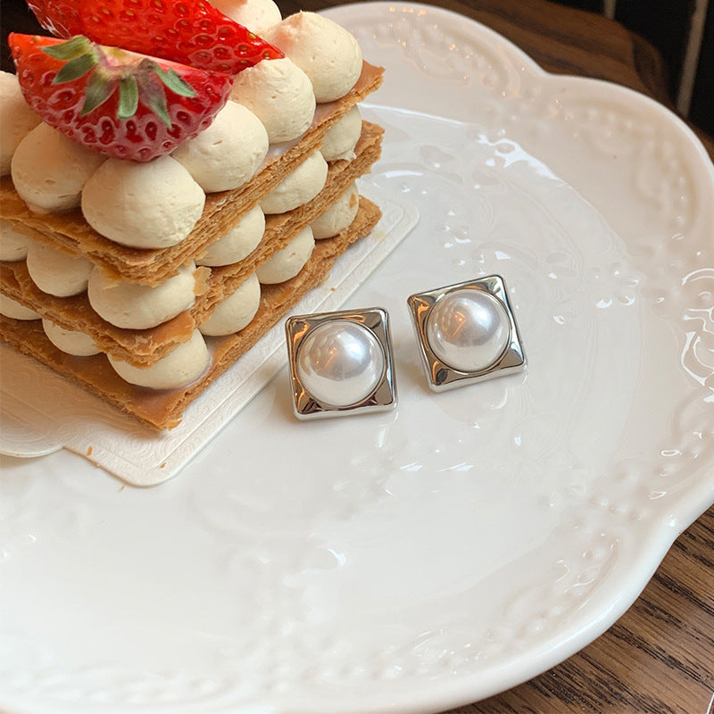 Romantic Pearl Earring for Special Moments