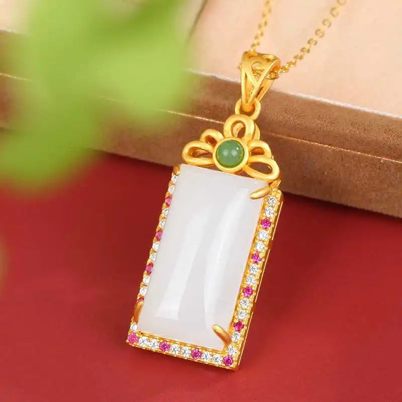 Classic Gold Necklace with Timeless Appeal