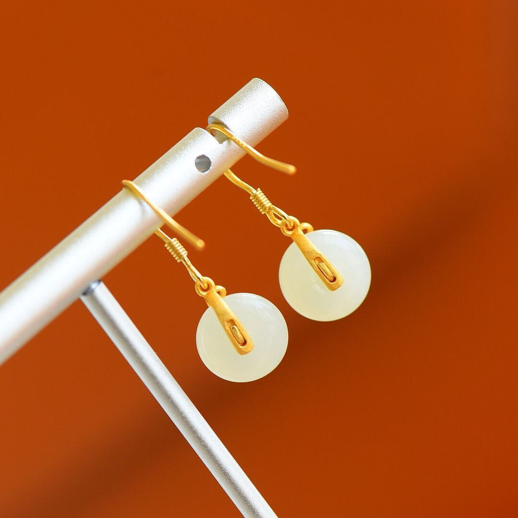 Charming Silver Earring for Any Occasion