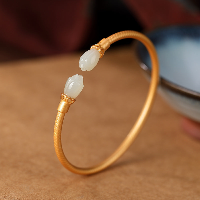 Romantic Gold Bracelet for Special Moments
