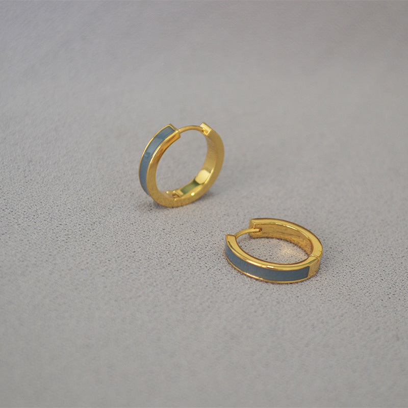Classic Gold Earring with Timeless Appeal
