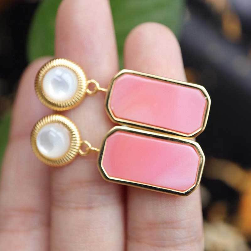 Romantic Gold Earring for Special Moments