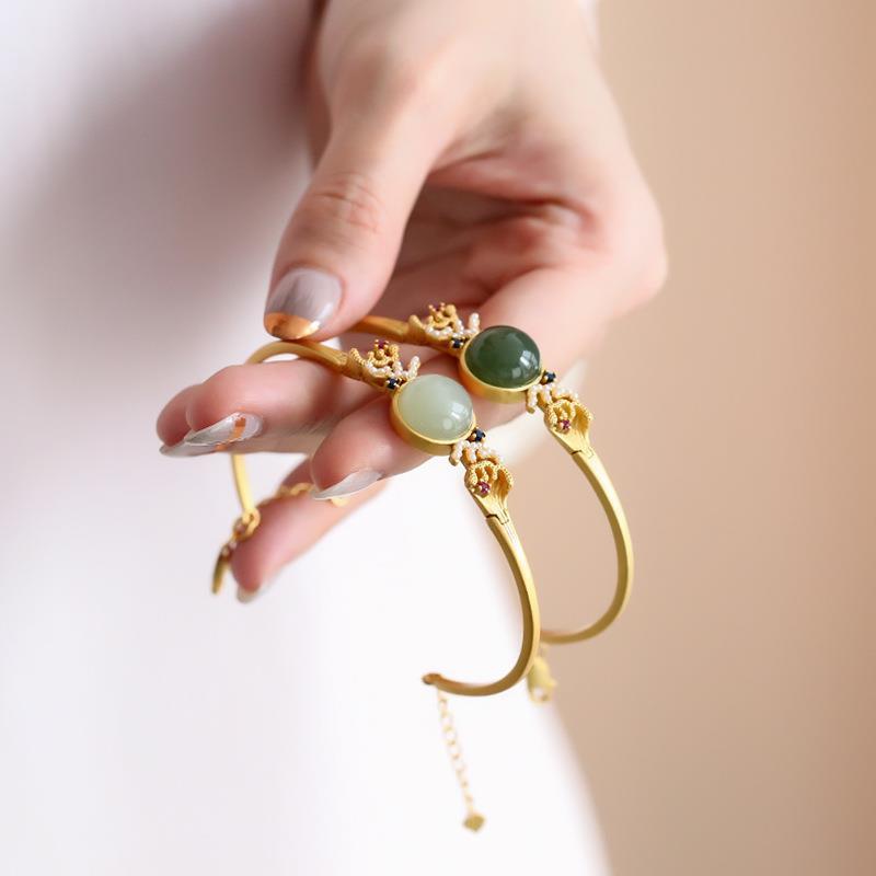 Stunning Pearl Bracelet for Daily Wear