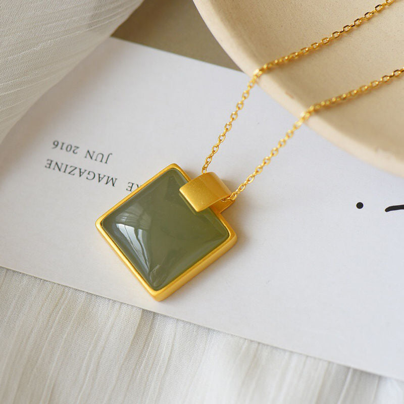 Romantic Gold Necklace for Special Moments