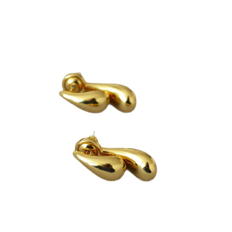 Classic Gold Earring with Timeless Appeal