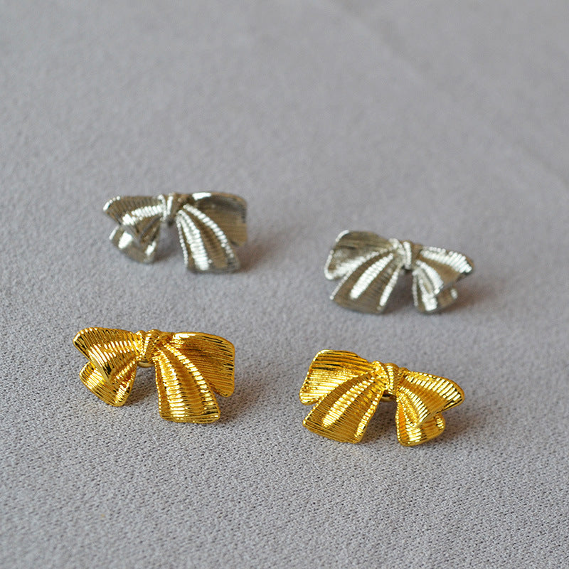 Classic Gold Earring with Timeless Appeal