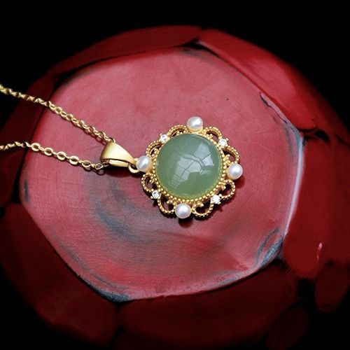 Stunning Gold Necklace for Daily Wear