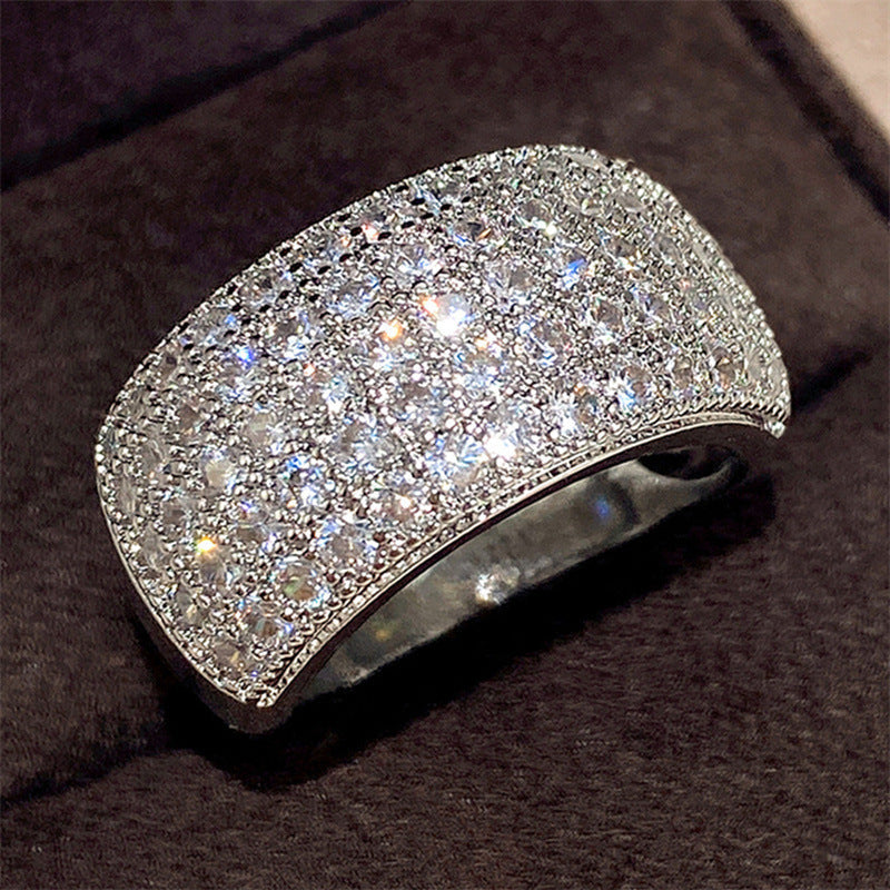 Classic Gold Ring with Timeless Appeal