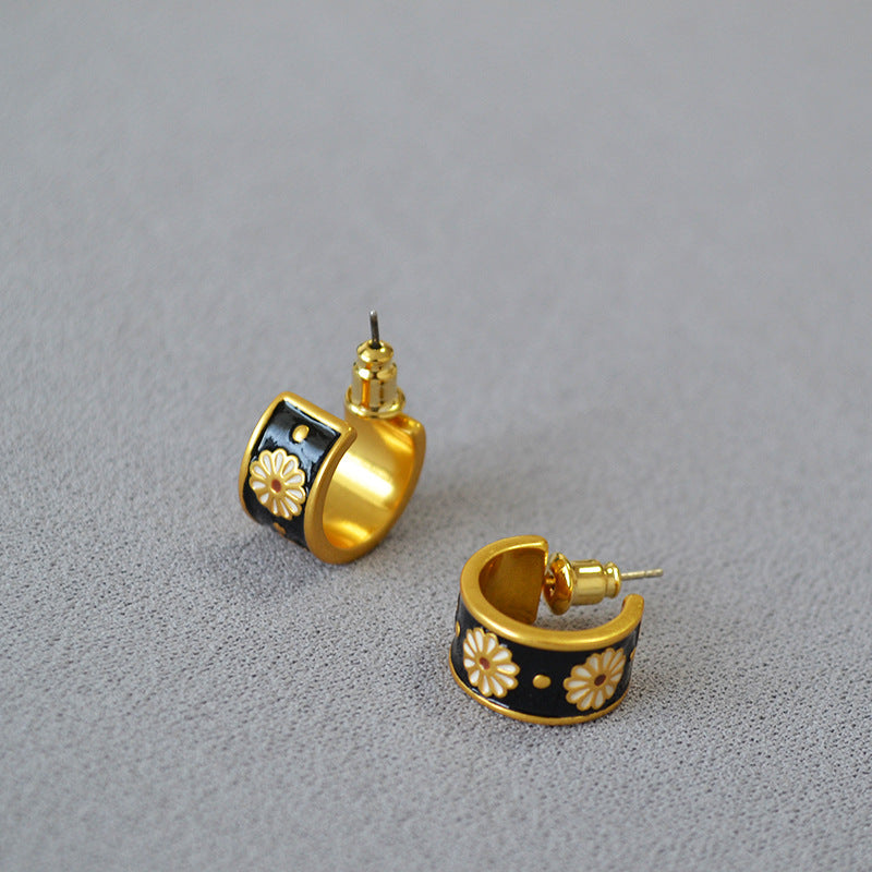 Romantic Silver Earring for Special Moments