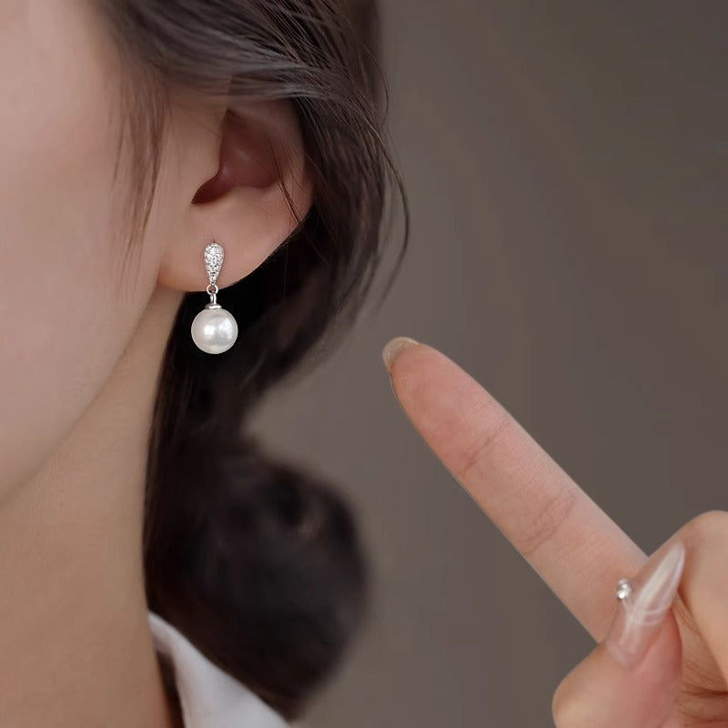 Classic Pearl Earring with Timeless Appeal