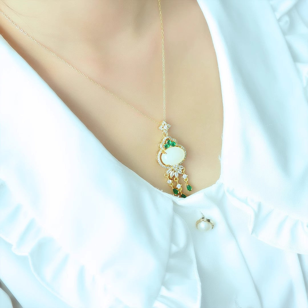 Romantic Silver Necklace for Special Moments