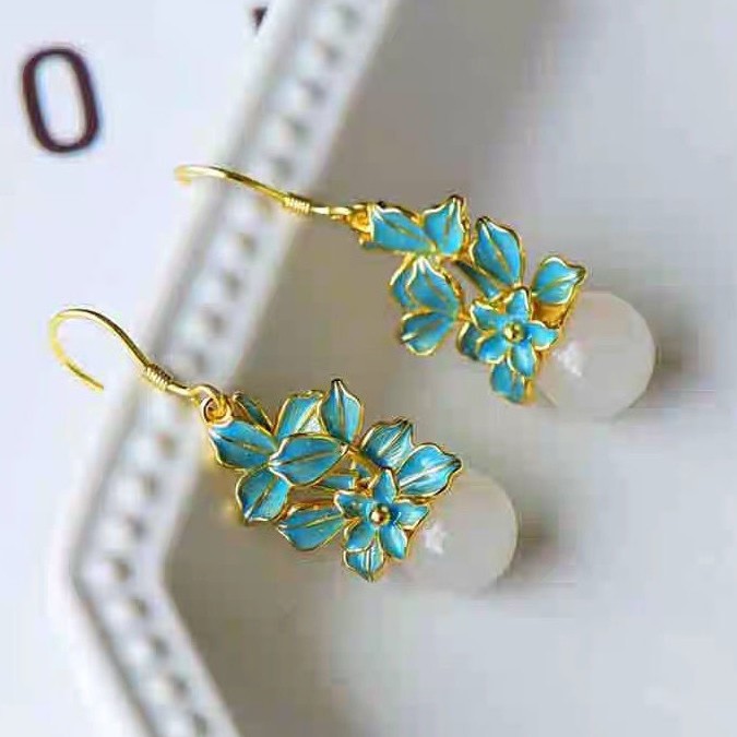 Beautiful Silver Earring with Unique Style