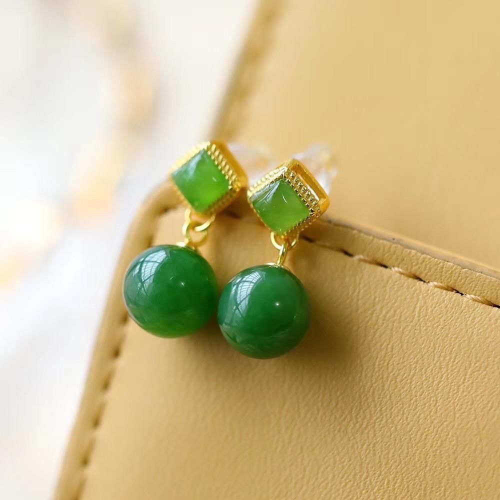 Charming Silver Earring for Any Occasion