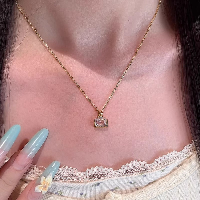 Stunning Gold Necklace for Daily Wear