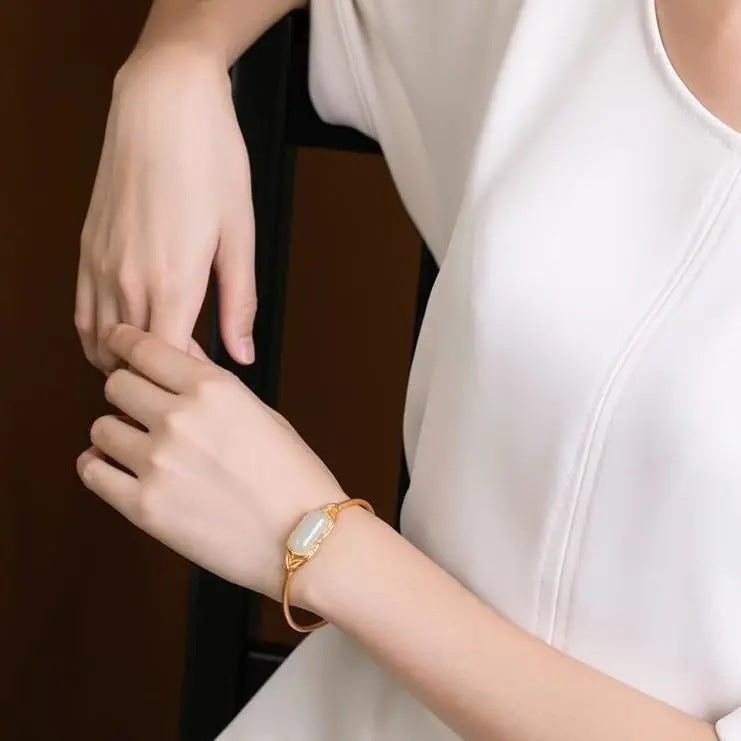 Charming Silver Bracelet for Any Occasion