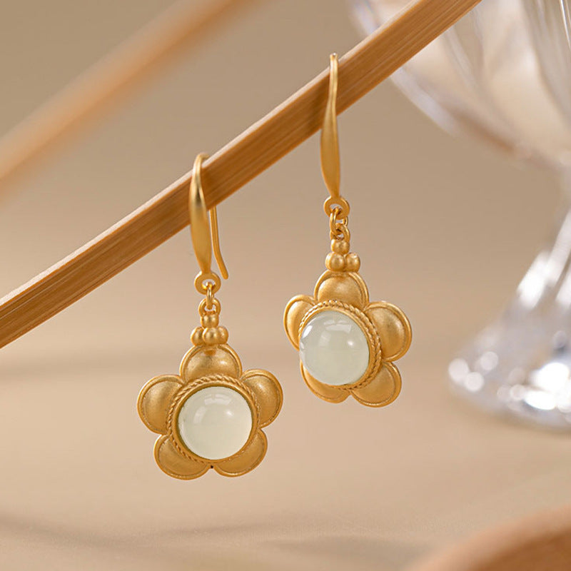 Romantic Gold Earring for Special Moments