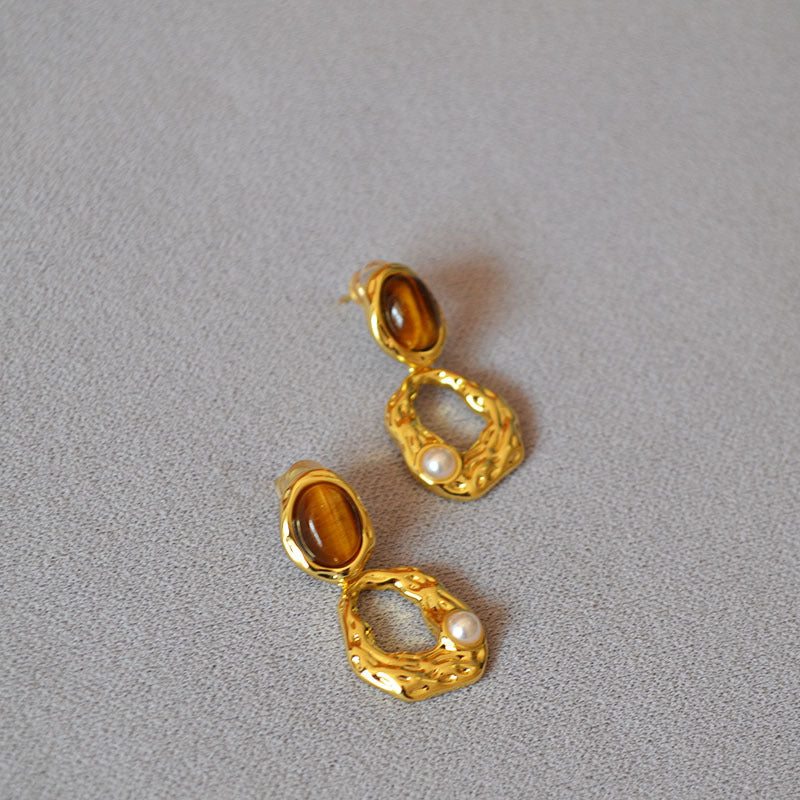 Beautiful Gold Earring with Unique Style