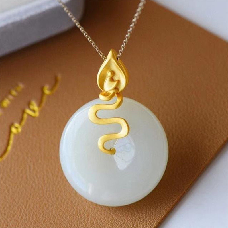 Charming Silver Necklace for Any Occasion