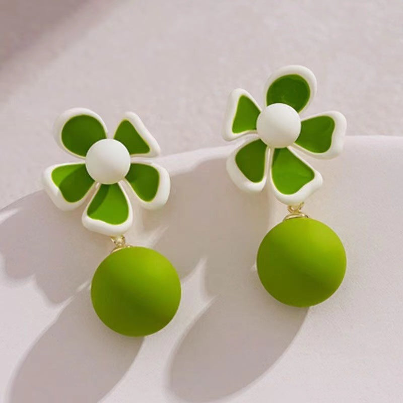Charming Earring for Any Occasion