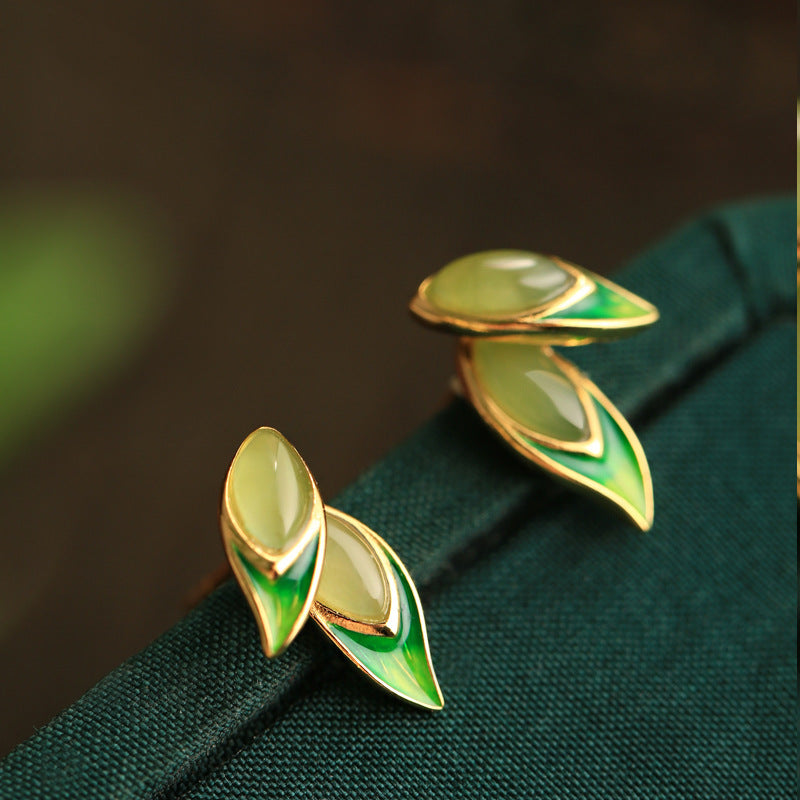 Charming Silver Earring for Any Occasion