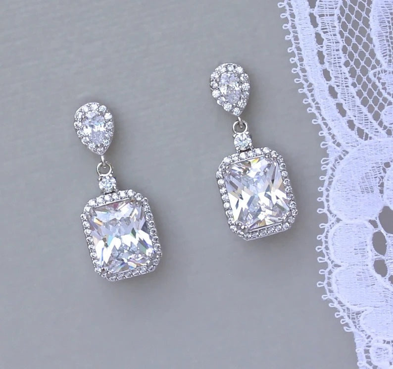 Romantic Silver Earring for Special Moments