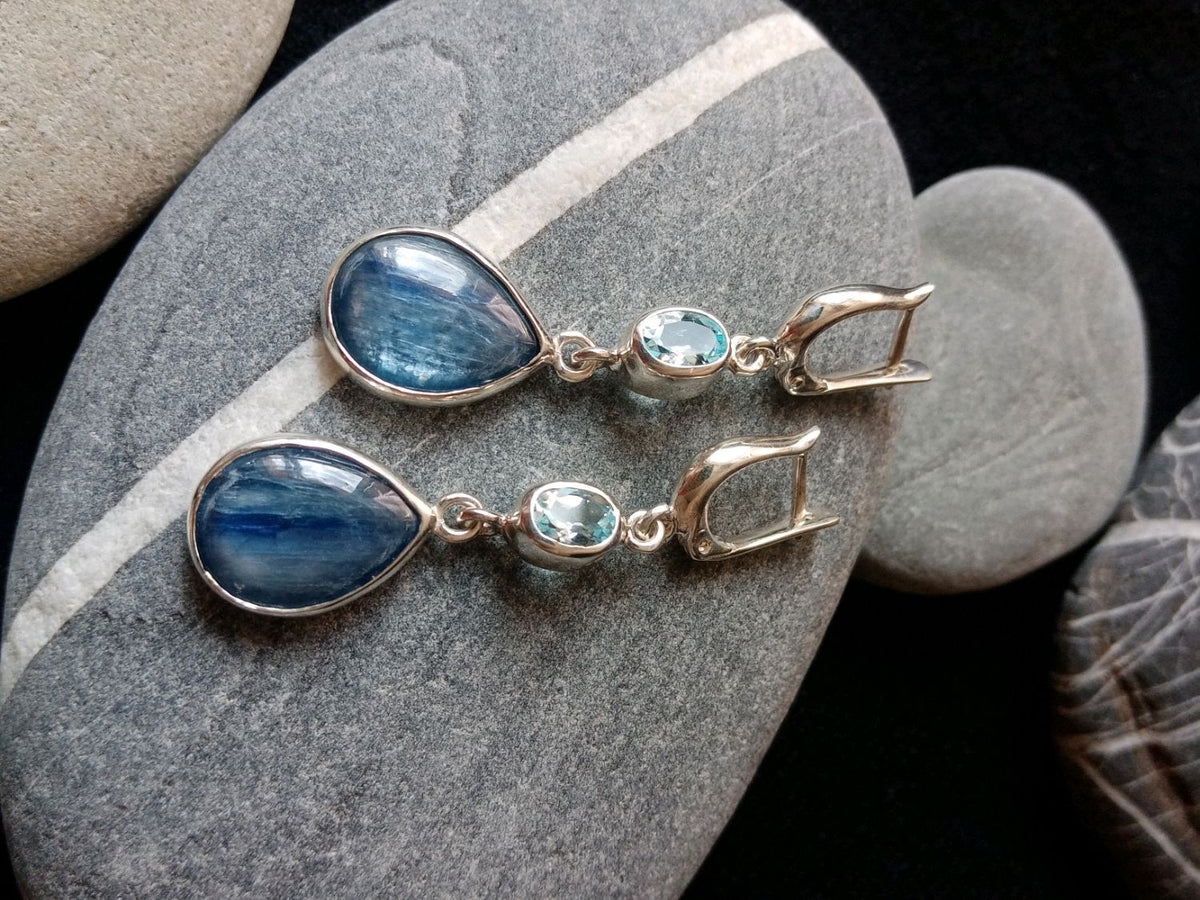 Charming Silver Earring for Any Occasion