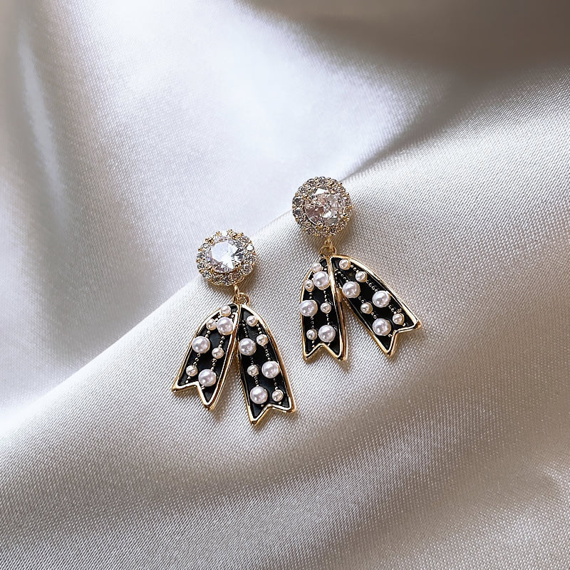 Beautiful Pearl Earring with Unique Style