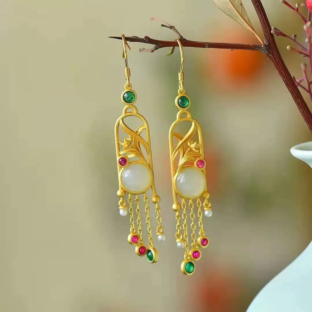 Classic Gold Earring with Timeless Appeal