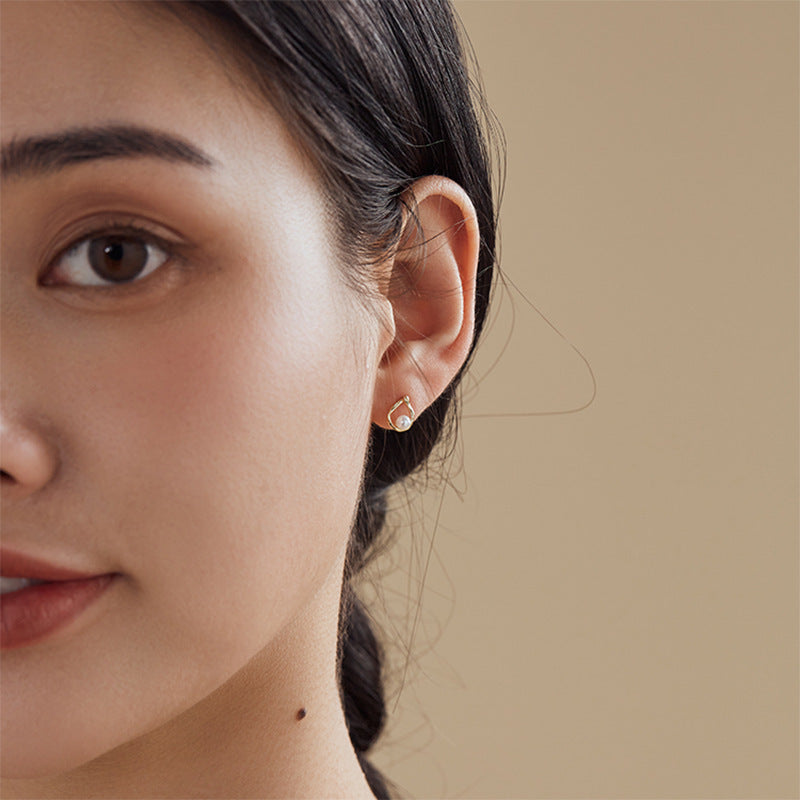 Classic Pearl Earring with Timeless Appeal