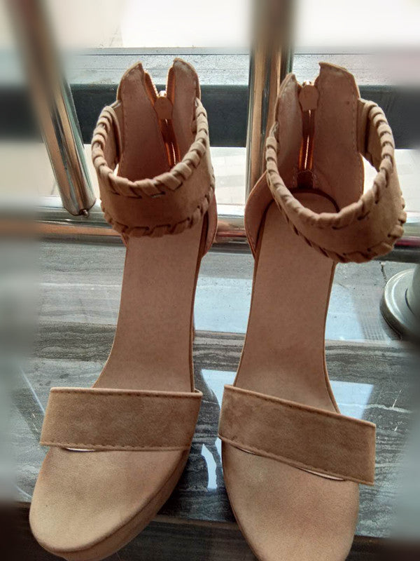 Graceful Orthopedic Sandals for Modern Look