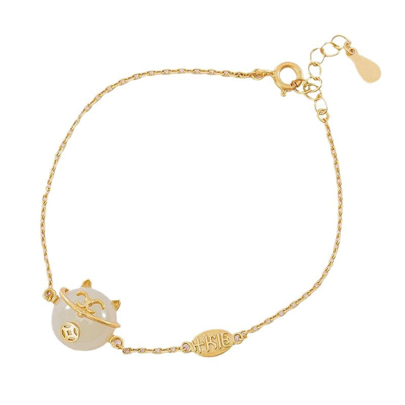 Classic Gold Bracelet with Timeless Appeal