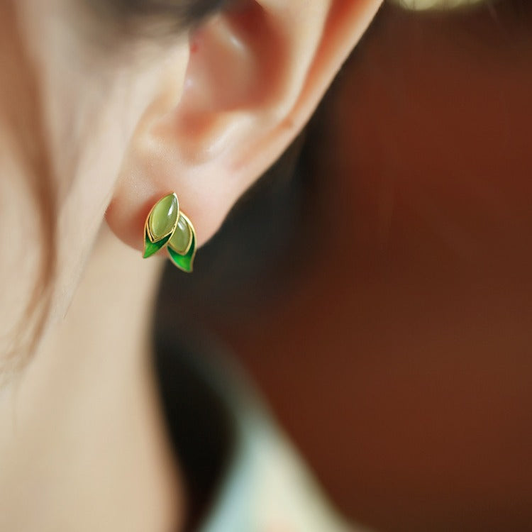 Charming Silver Earring for Any Occasion