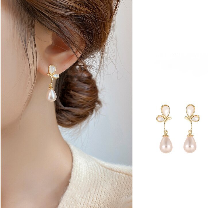 Romantic Pearl Earring for Special Moments