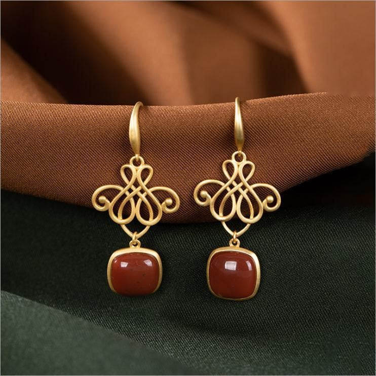 Charming Gold Earring for Any Occasion