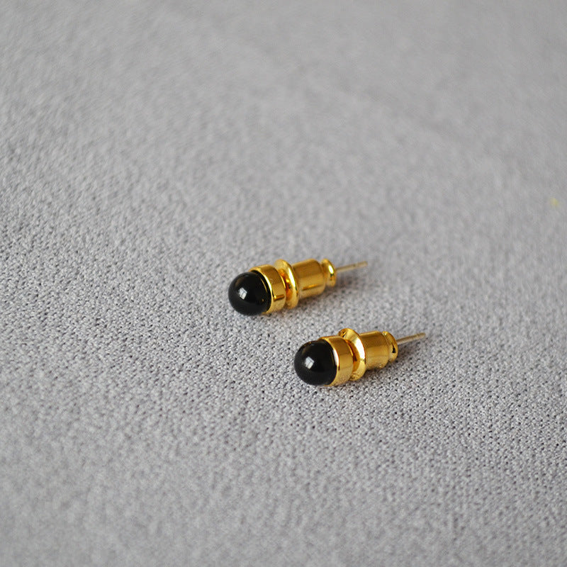 Classic Gold Earring with Timeless Appeal