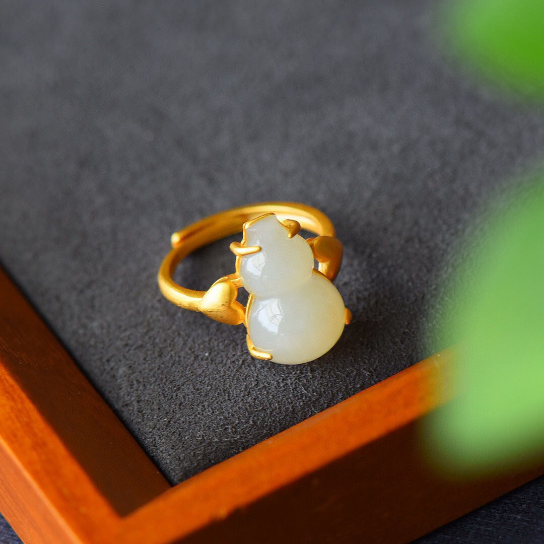 Classic Silver Ring with Timeless Appeal