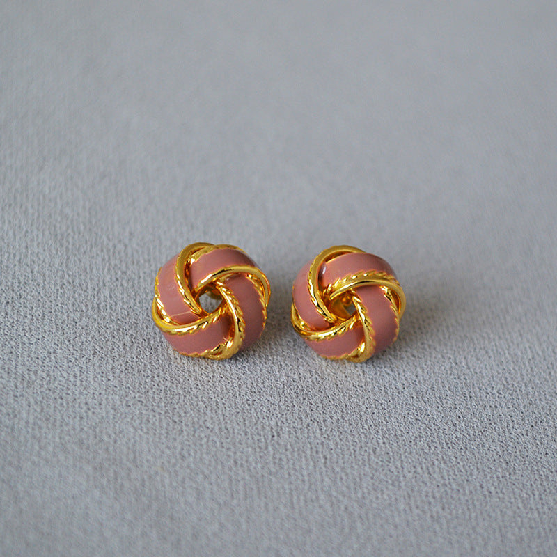 Beautiful Gold Earring with Unique Style