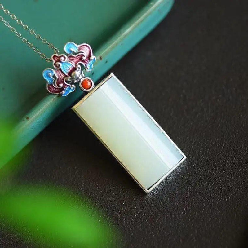 Romantic Silver Necklace for Special Moments