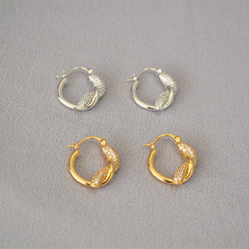 Classic Gold Earring with Timeless Appeal