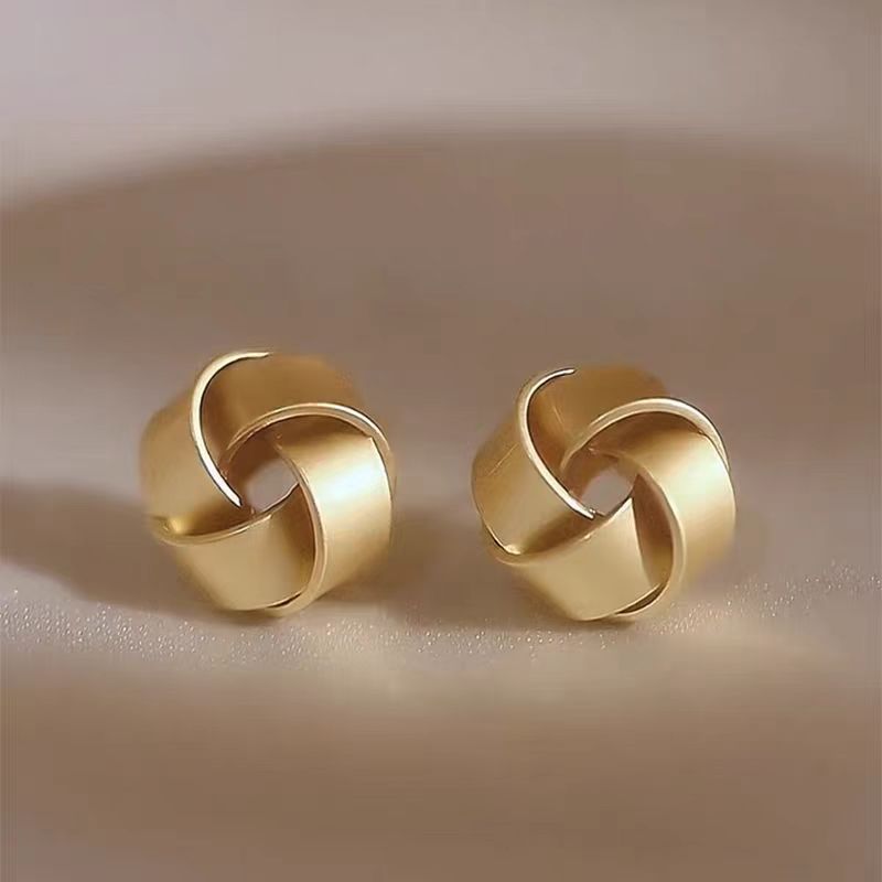 Stunning Gold Earring for Daily Wear