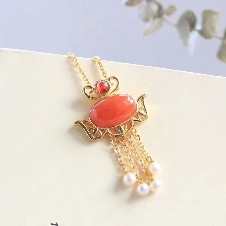 Charming Silver Pendant for Any Occasion
