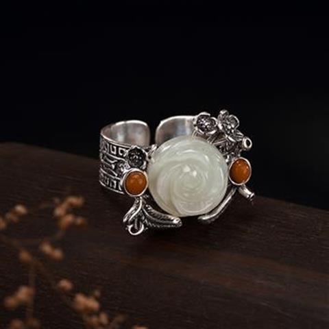 Romantic Silver Ring for Special Moments