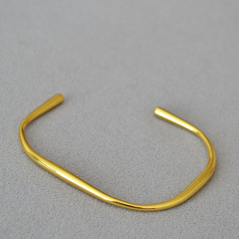 Classic Gold Bracelet with Timeless Appeal